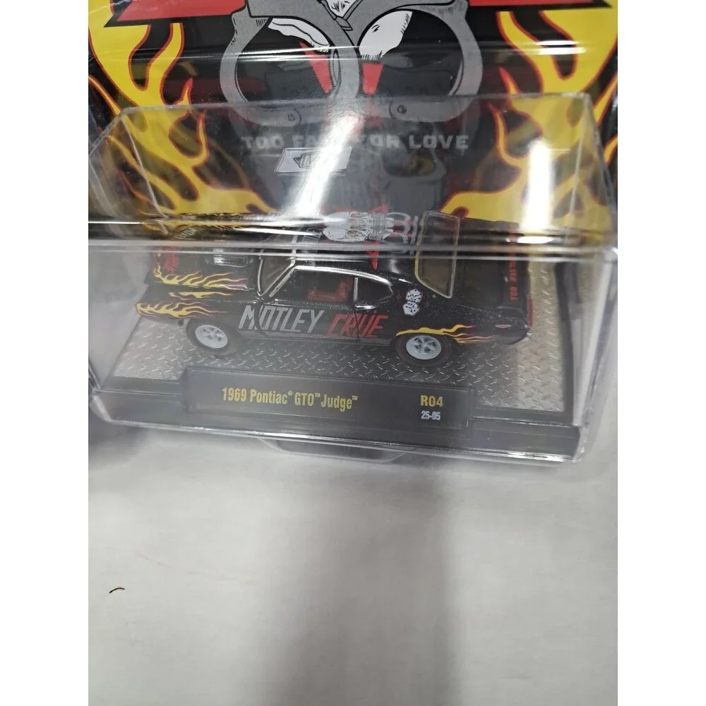 M2 Machines Rock Legends Motley Crue 69 Pontiac GTO Judge & 70 Chevelle Set